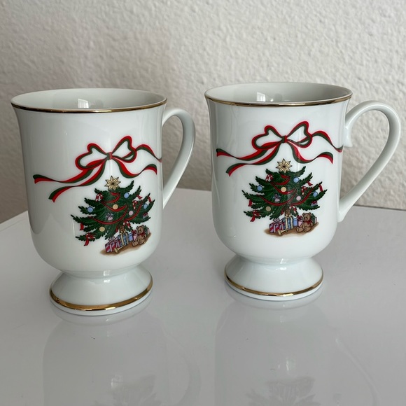 Sanyei Vintage Christmas Footed Mugs Japan Set of 2 - Picture 2 of 13